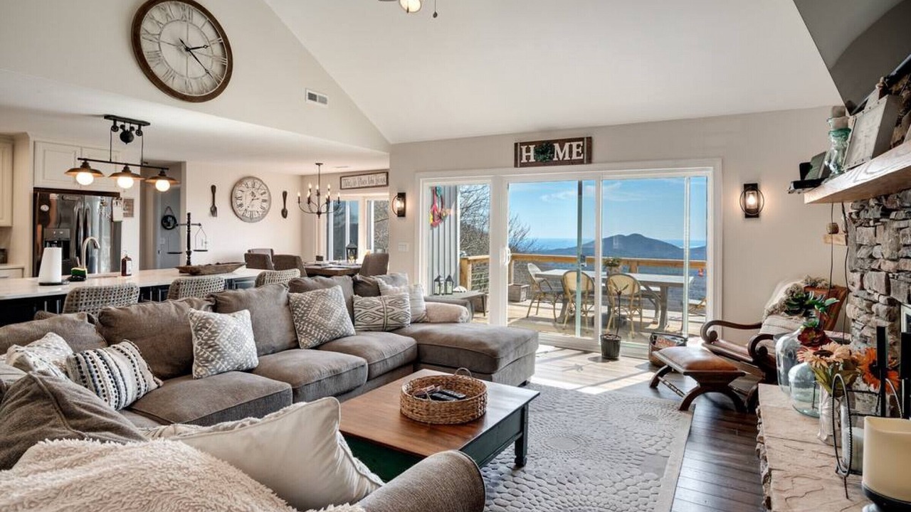 Photo of Livingroom in Sapphire