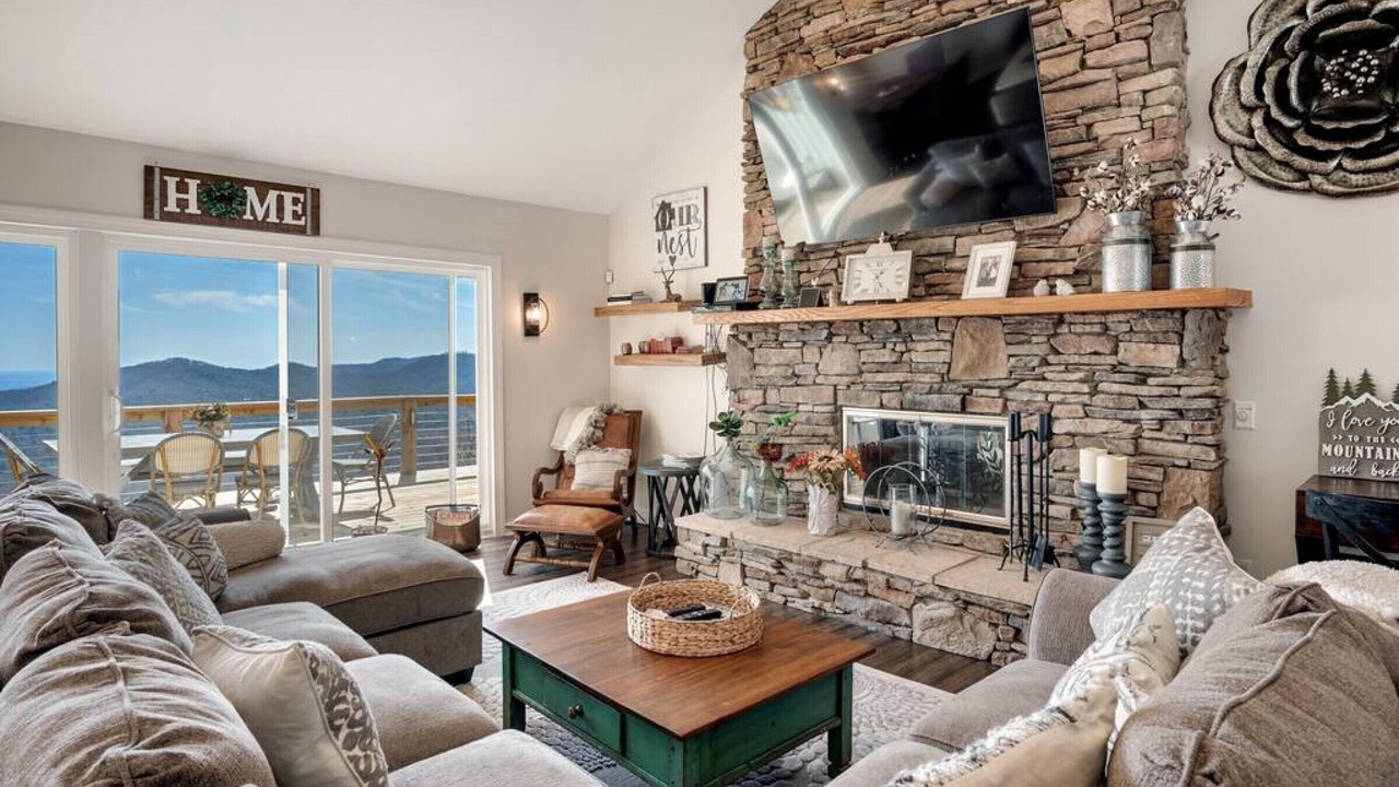 Photo of Livingroom in Sapphire