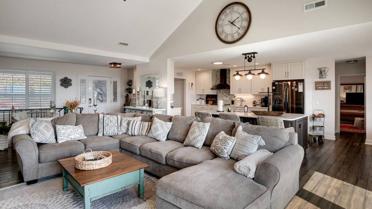 Photo of Livingroom in Sapphire