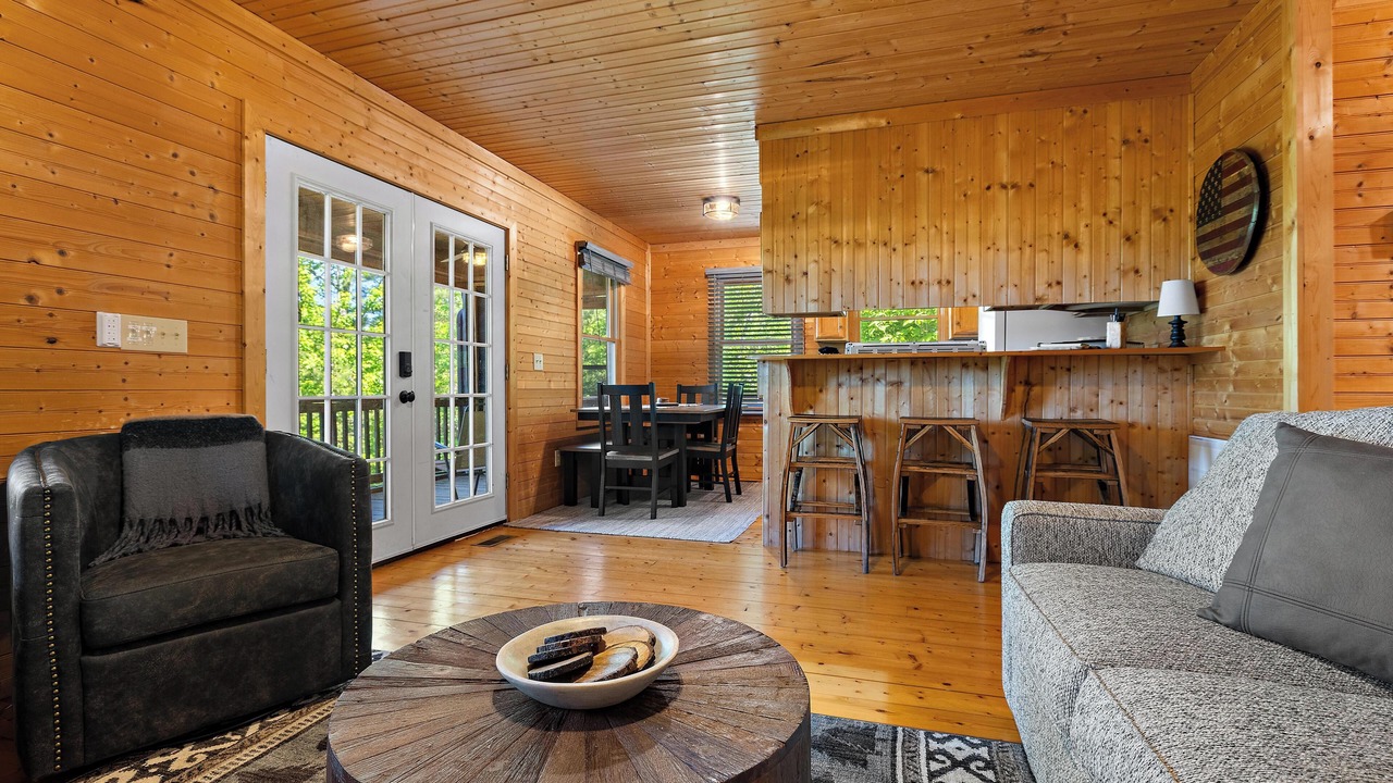 Photo of Livingroom in Purlear