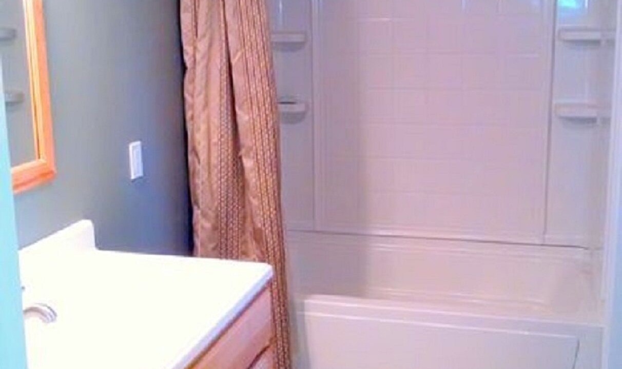 Photo of Bathroom in Newland
