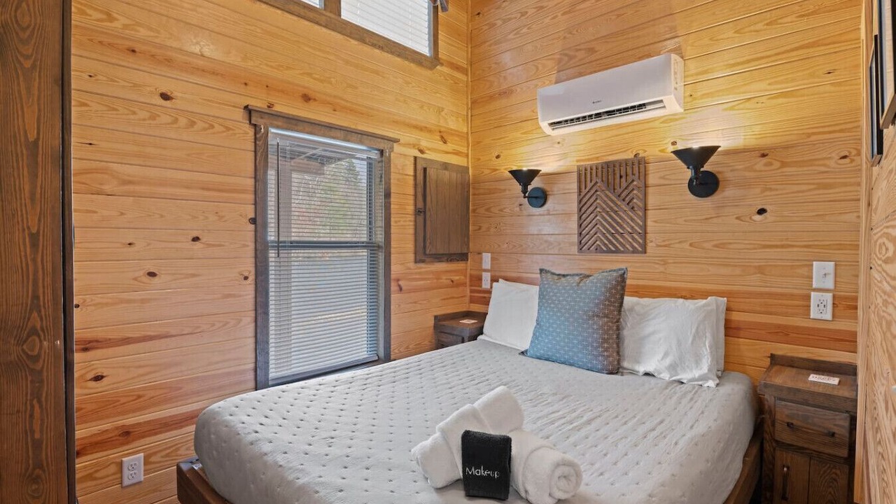 Photo of Bedroom in Sylva