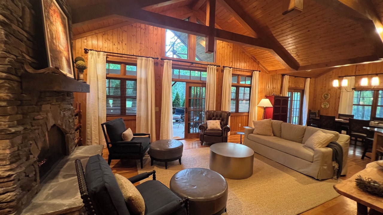 Photo of Livingroom in Cullowhee