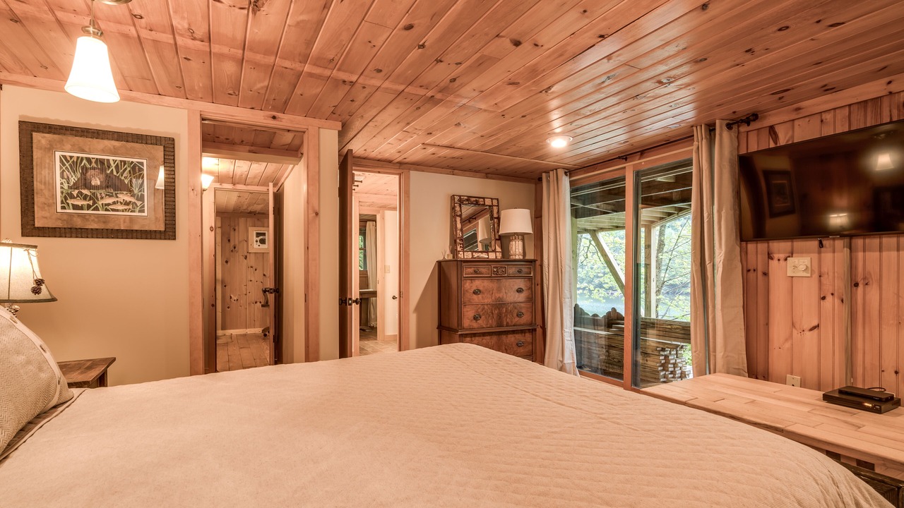 Photo of Bedroom in Glenville