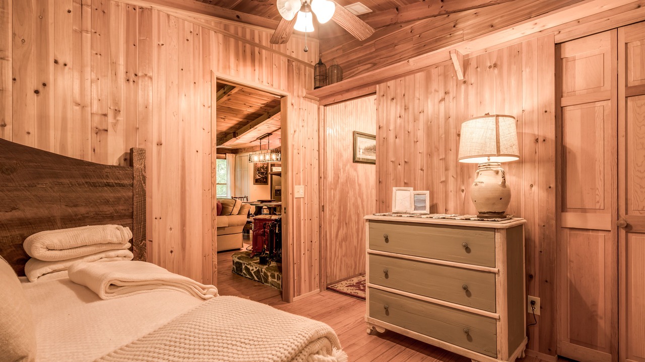 Photo of Bedroom in Glenville
