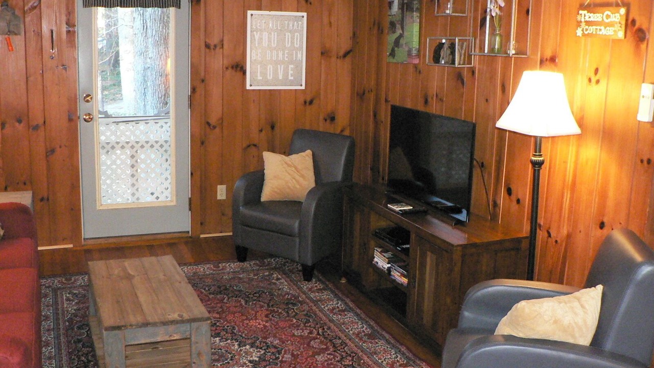 Photo of Livingroom in Flat Rock