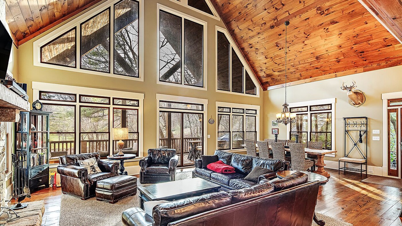 Photo of Livingroom in Lake Toxaway