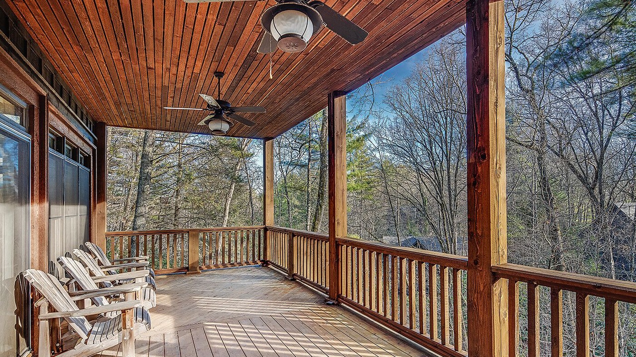 Photo of Patio Balcony in Lake Toxaway