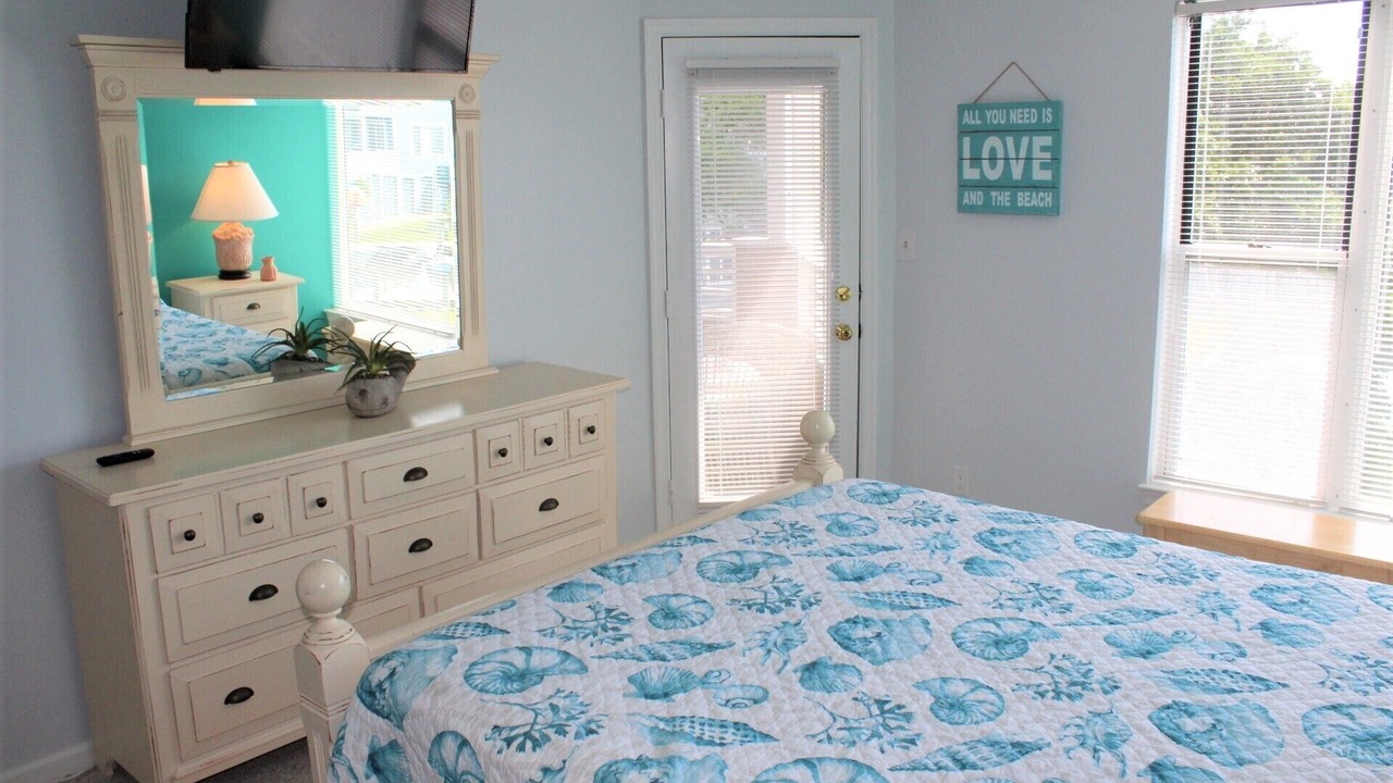 Photo of Bedroom in Manteo