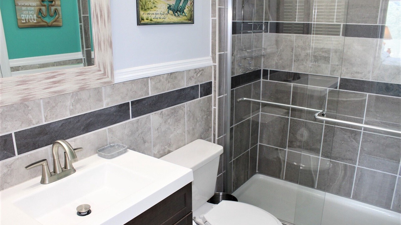 Photo of Bathroom in Manteo