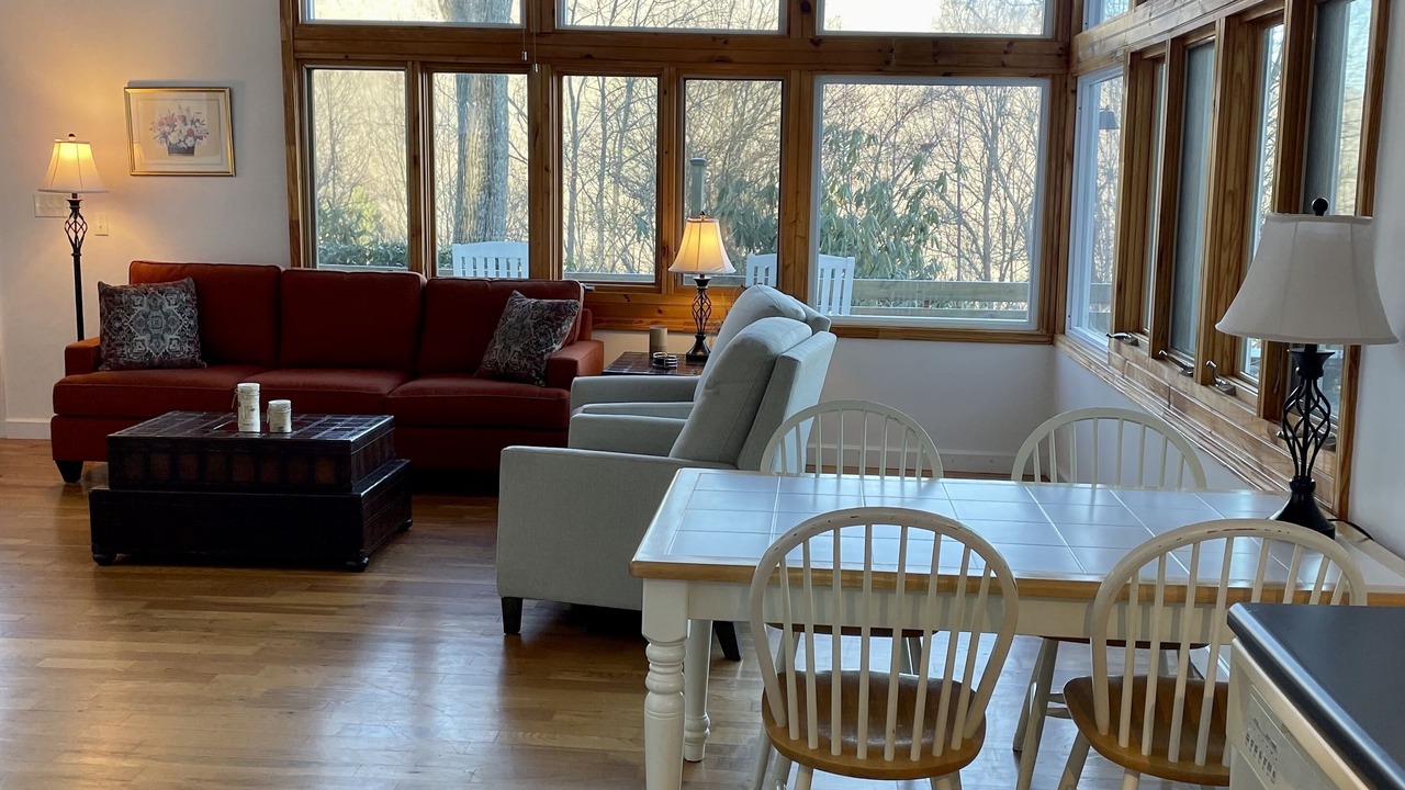 Photo of Livingroom in Walker-In-the-Hills