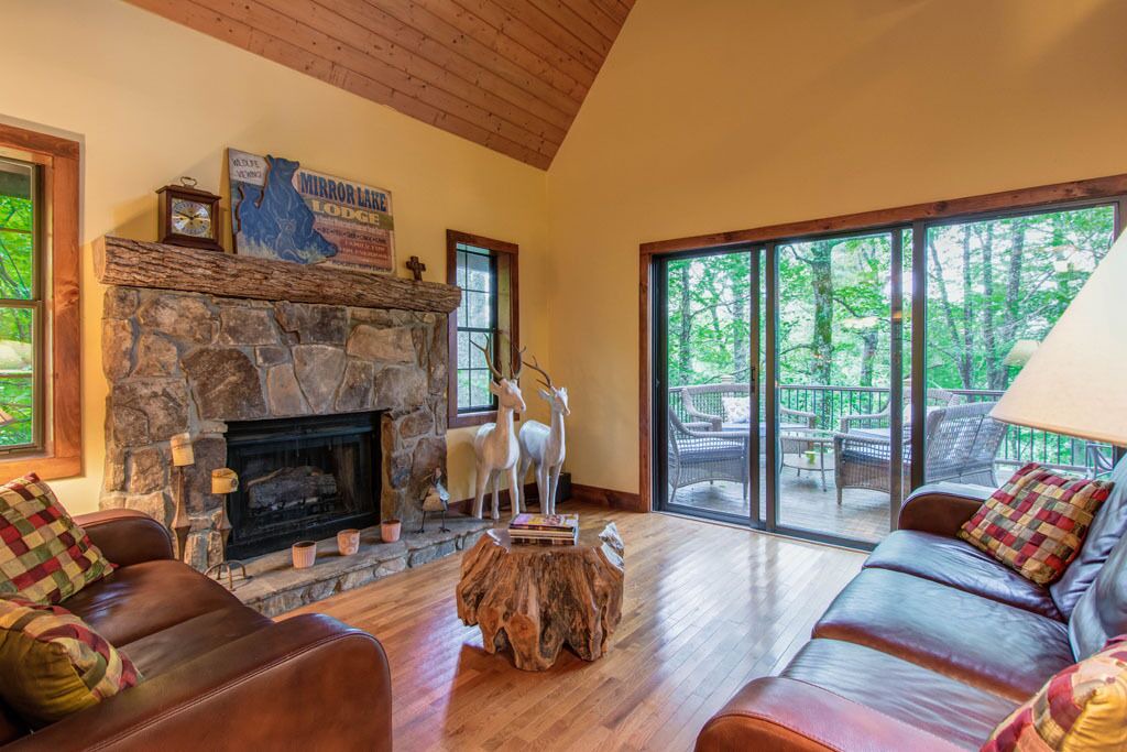 Photo of Livingroom in Mirror Lake