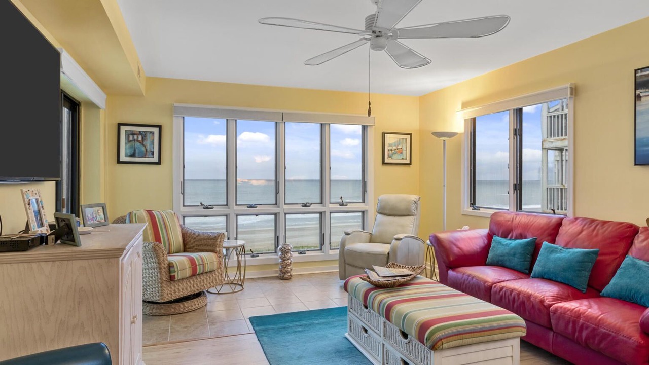Photo of Livingroom in Pine Knoll Shores