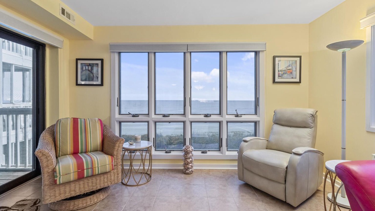 Photo of Livingroom in Pine Knoll Shores