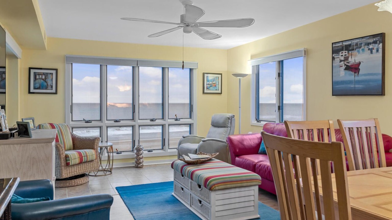 Photo of Livingroom in Pine Knoll Shores