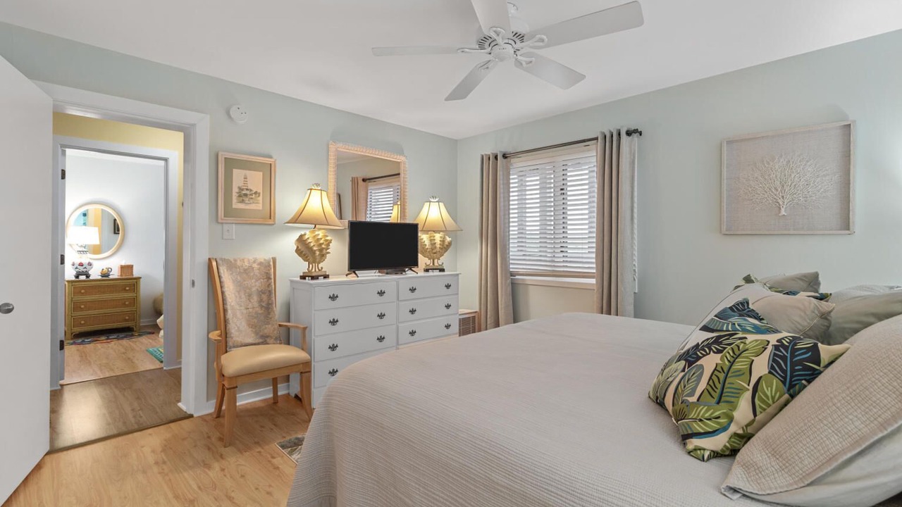 Photo of Bedroom in Pine Knoll Shores
