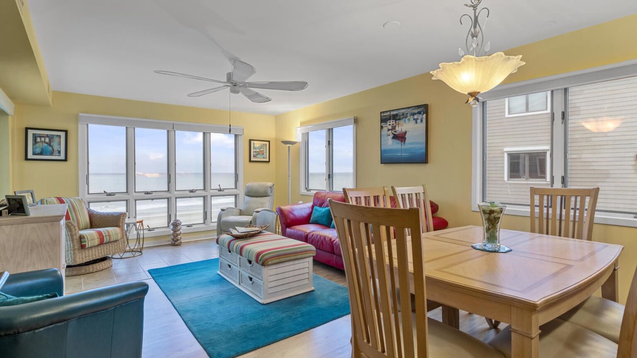 Photo of Livingroom in Pine Knoll Shores