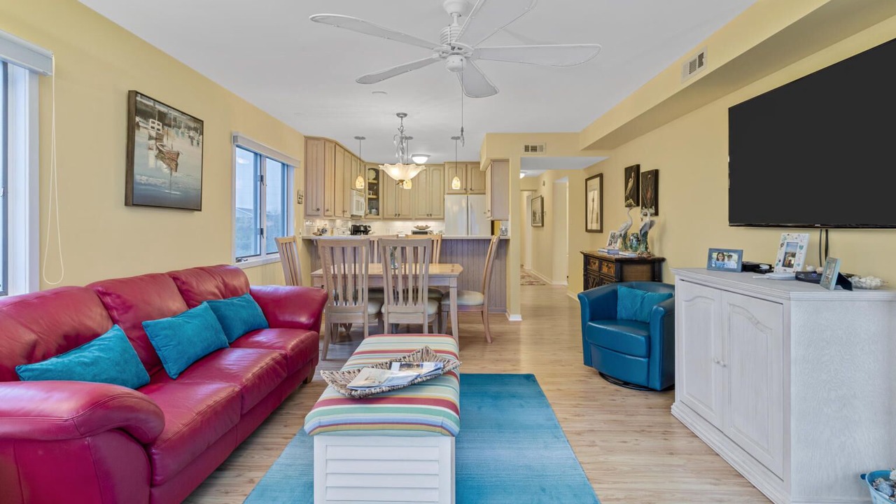 Photo of Livingroom in Pine Knoll Shores