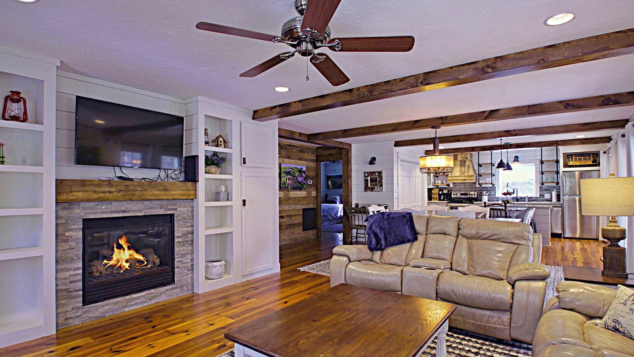 Photo of Livingroom in Cullowhee