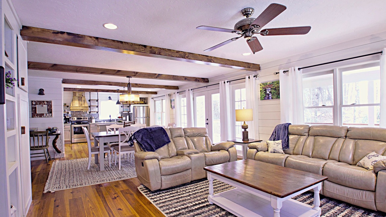 Photo of Livingroom in Cullowhee