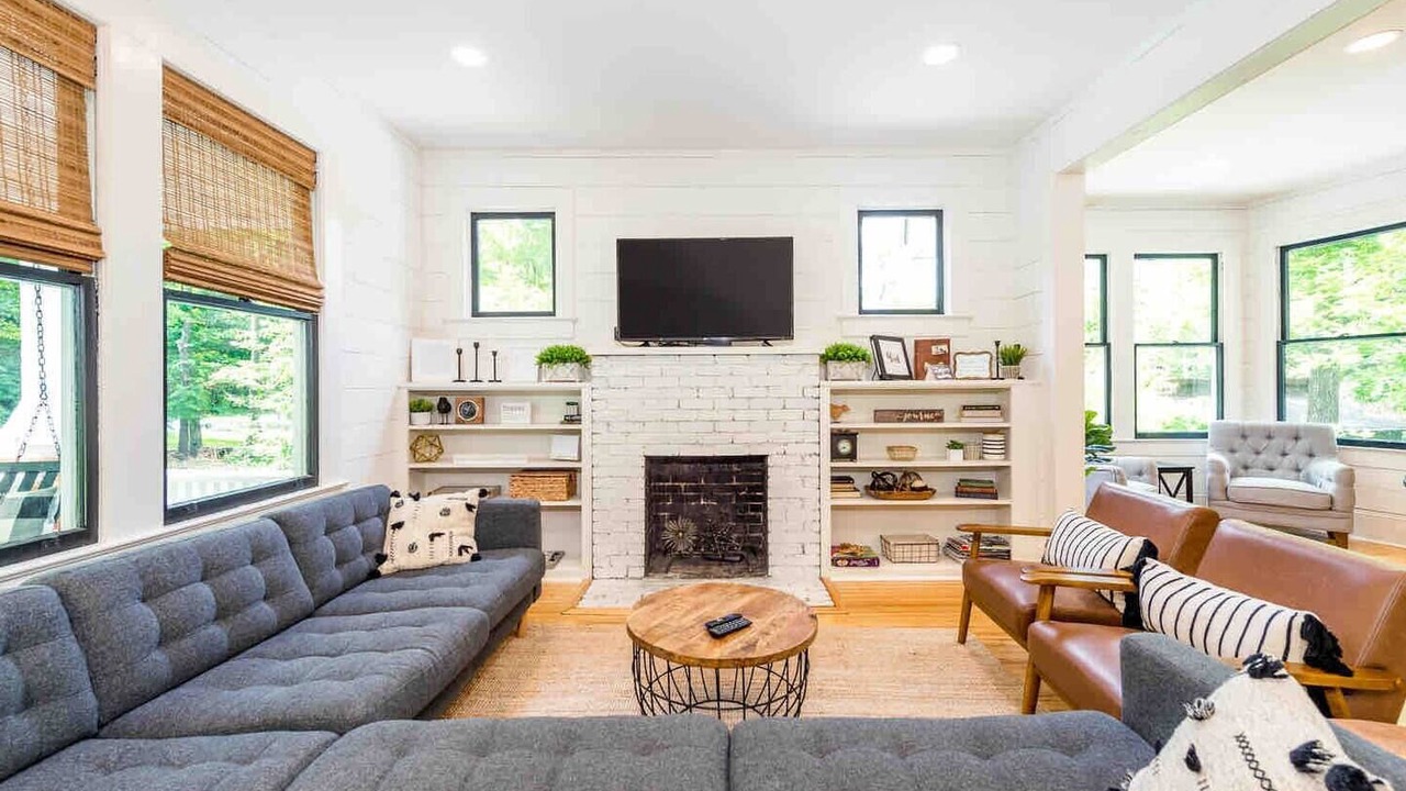 Photo of Livingroom in Flat Rock