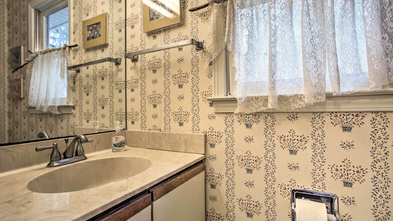 Photo of Bathroom in Gerton