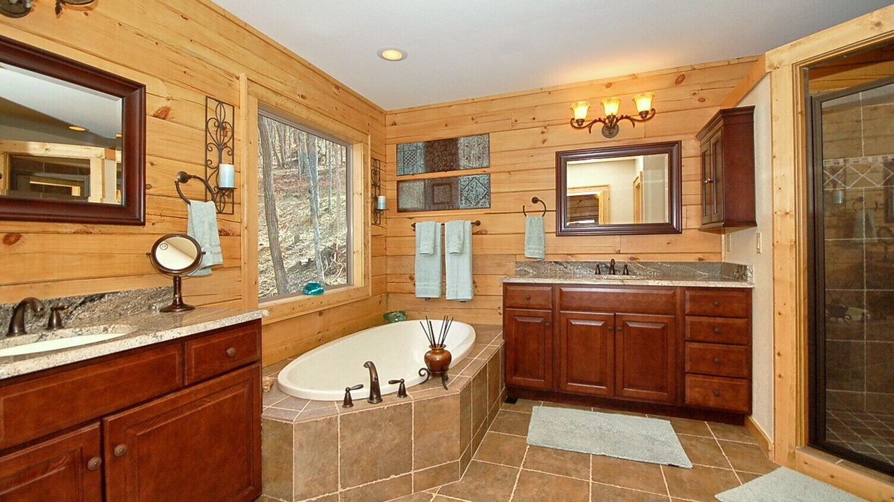 Photo of Bathroom in Maggie Valley