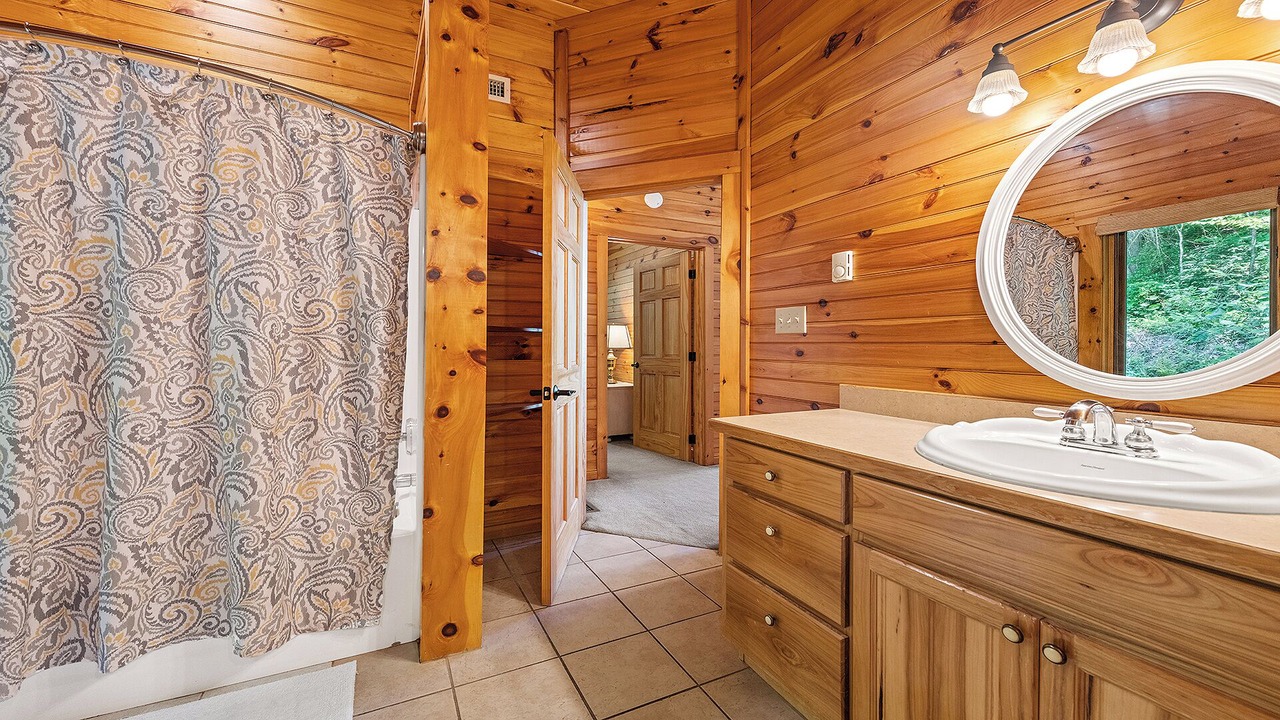 Photo of Bathroom in Maggie Valley