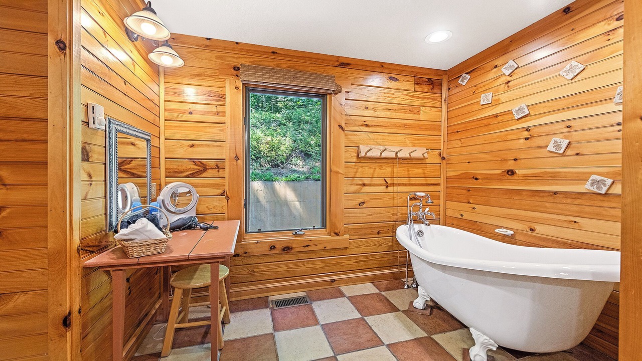 Photo of Bathroom in Maggie Valley