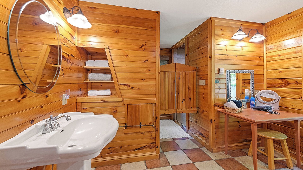 Photo of Bathroom in Maggie Valley