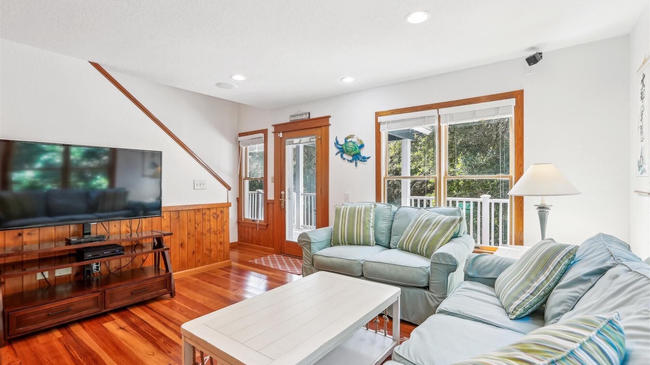 Photo of Livingroom in Southern Shores