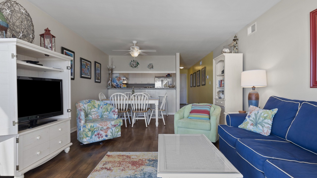 Photo of Livingroom in Pine Knoll Shores