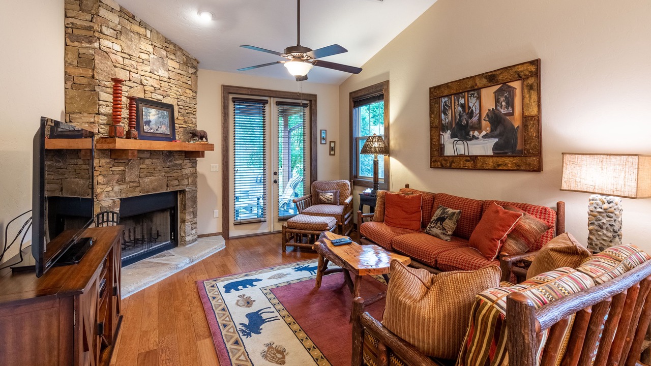Photo of Livingroom in Cullowhee