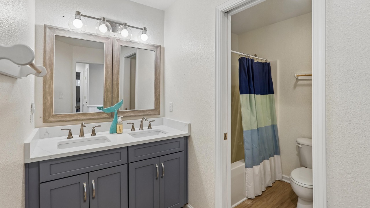 Photo of Bathroom in Whalehead Beach