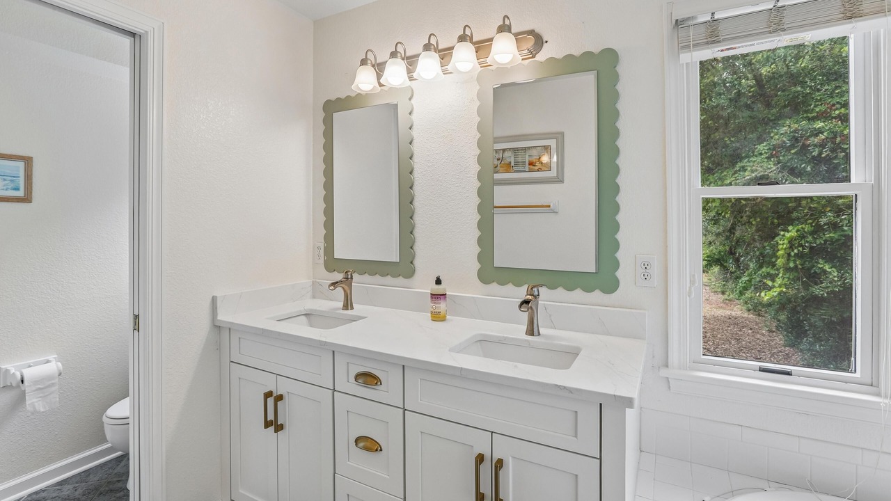 Photo of Bathroom in Whalehead Beach
