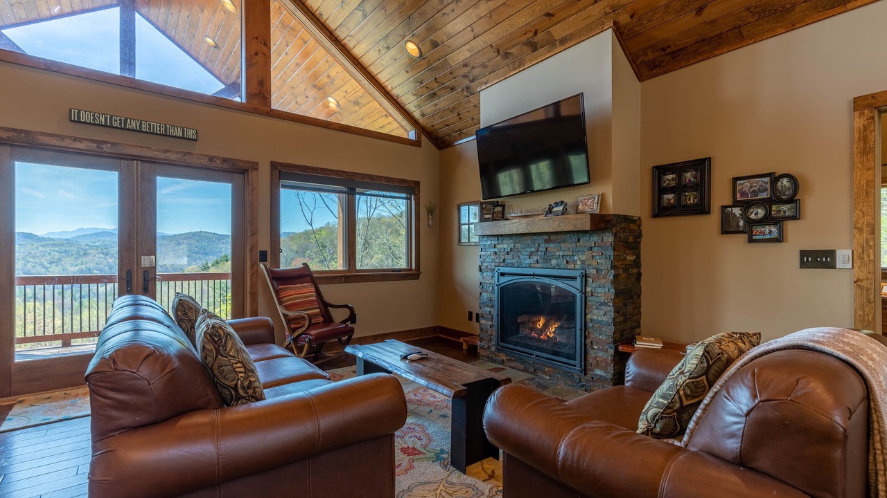 Photo of Livingroom in Lenoir