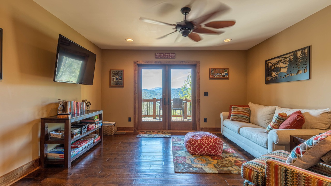 Photo of Livingroom in Lenoir