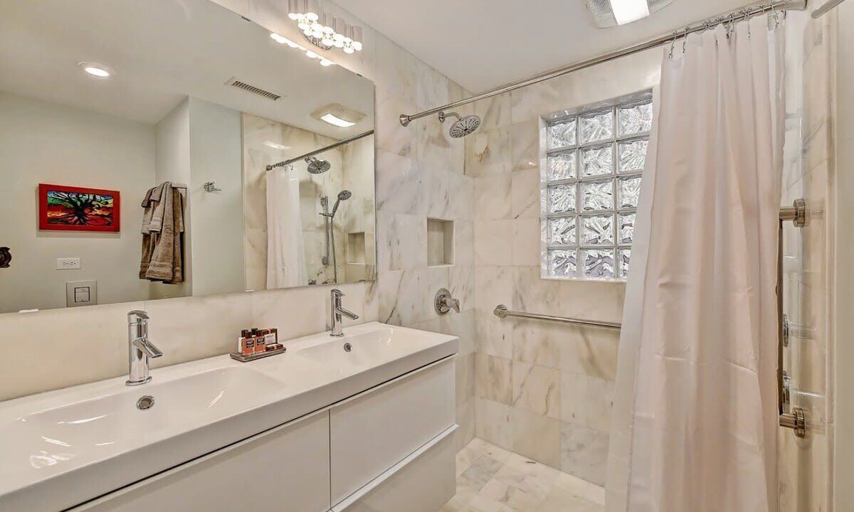 Photo of Bathroom in Cherry