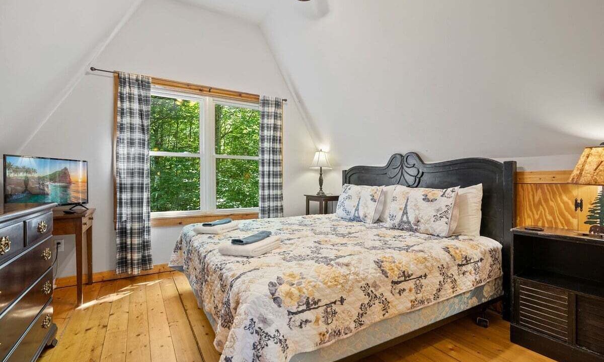 Photo of Bedroom in Pisgah Forest