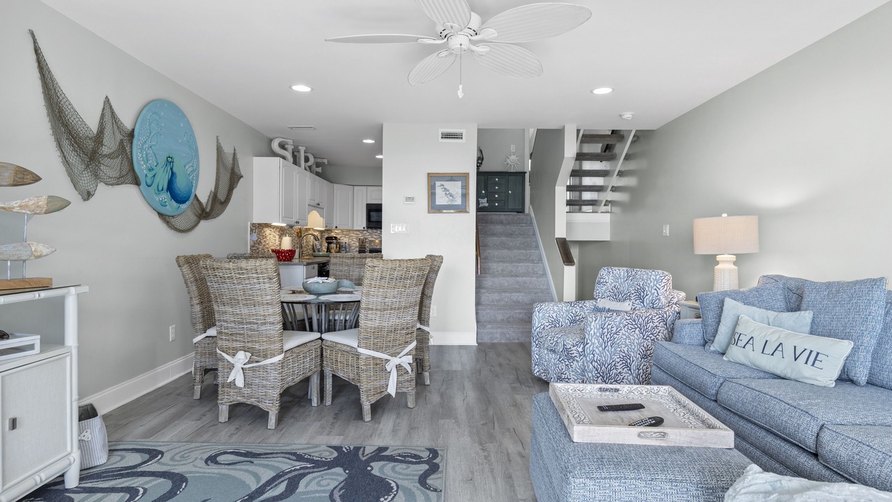 Photo of Livingroom in Pine Knoll Shores