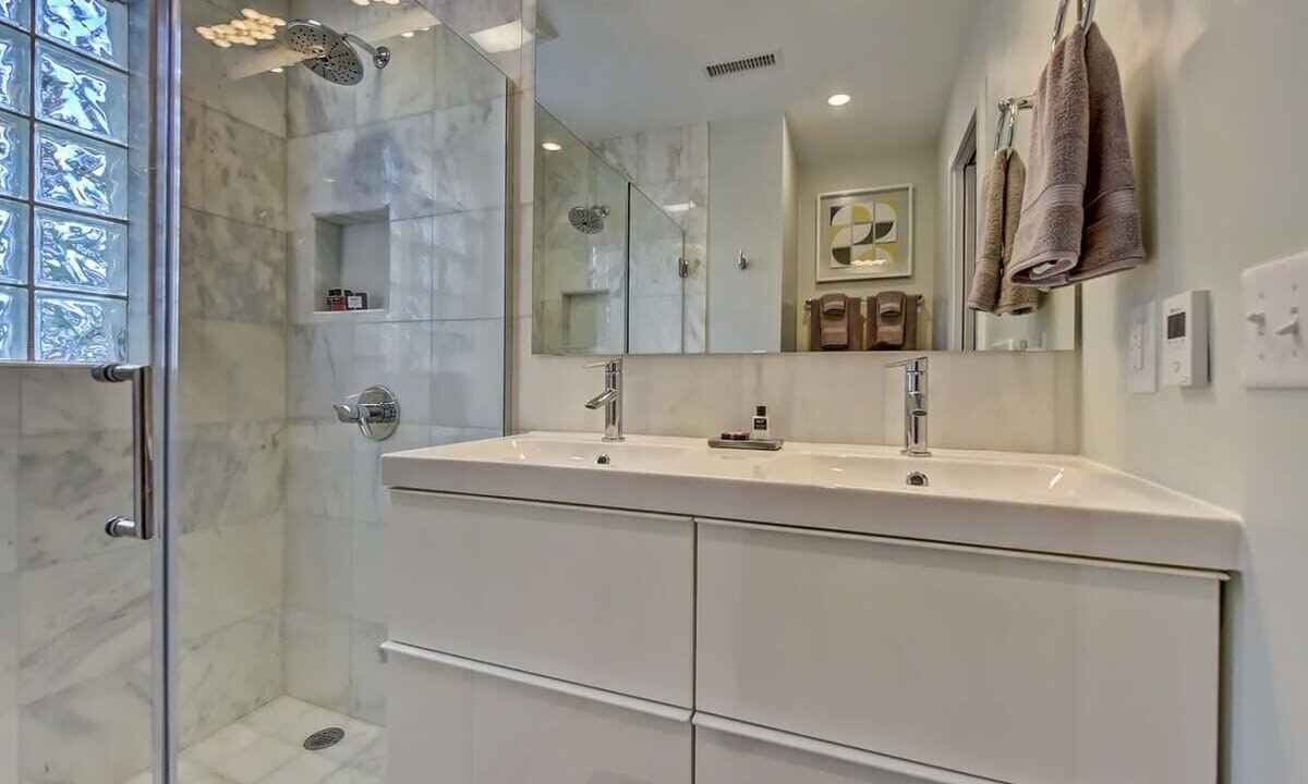 Photo of Bathroom in Cherry