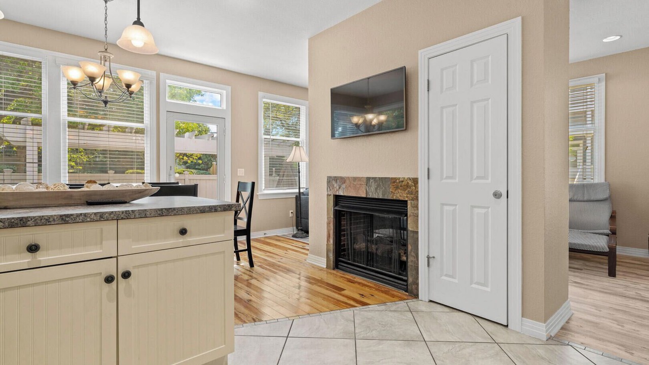 Photo of Livingroom in Bermuda Bay