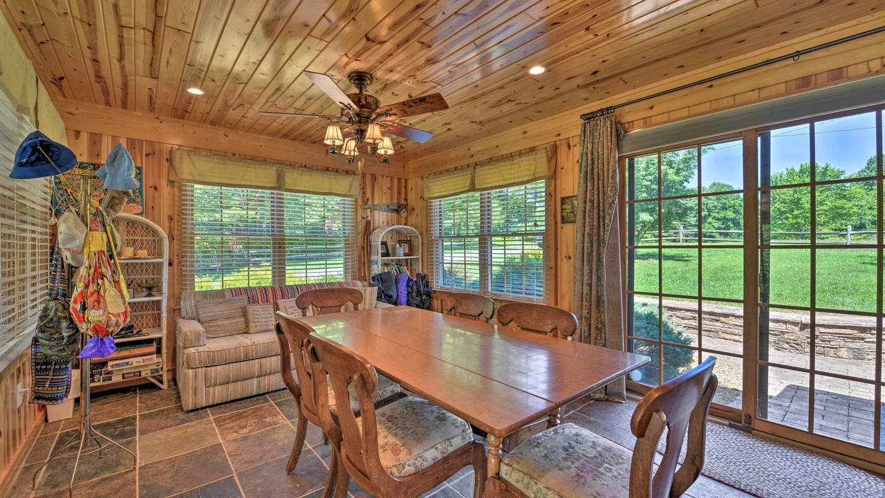Photo of Bedroom in Glade Valley