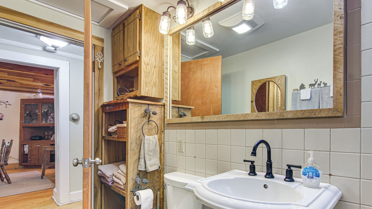 Photo of Bathroom in Skyland