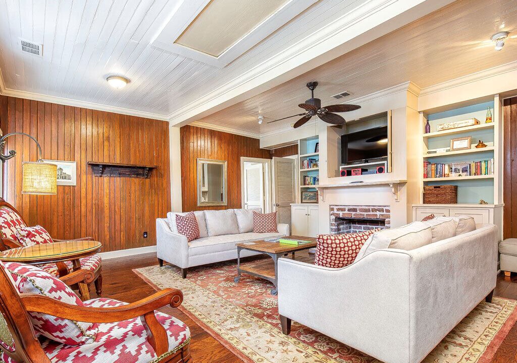 Photo of Livingroom in Old West Broad Neighborhood