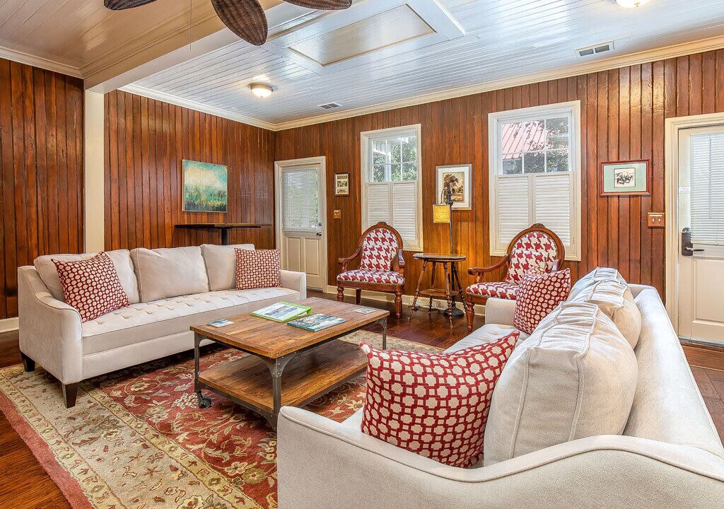 Photo of Livingroom in Old West Broad Neighborhood