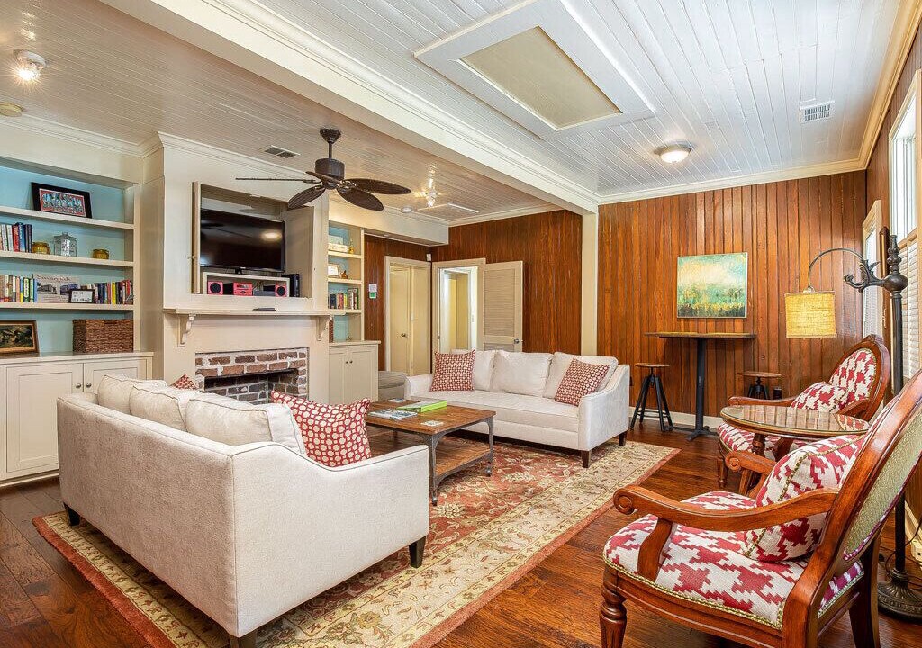 Photo of Livingroom in Old West Broad Neighborhood