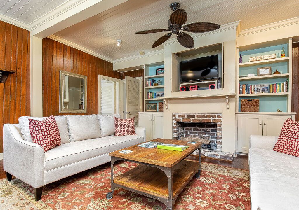 Photo of Livingroom in Old West Broad Neighborhood