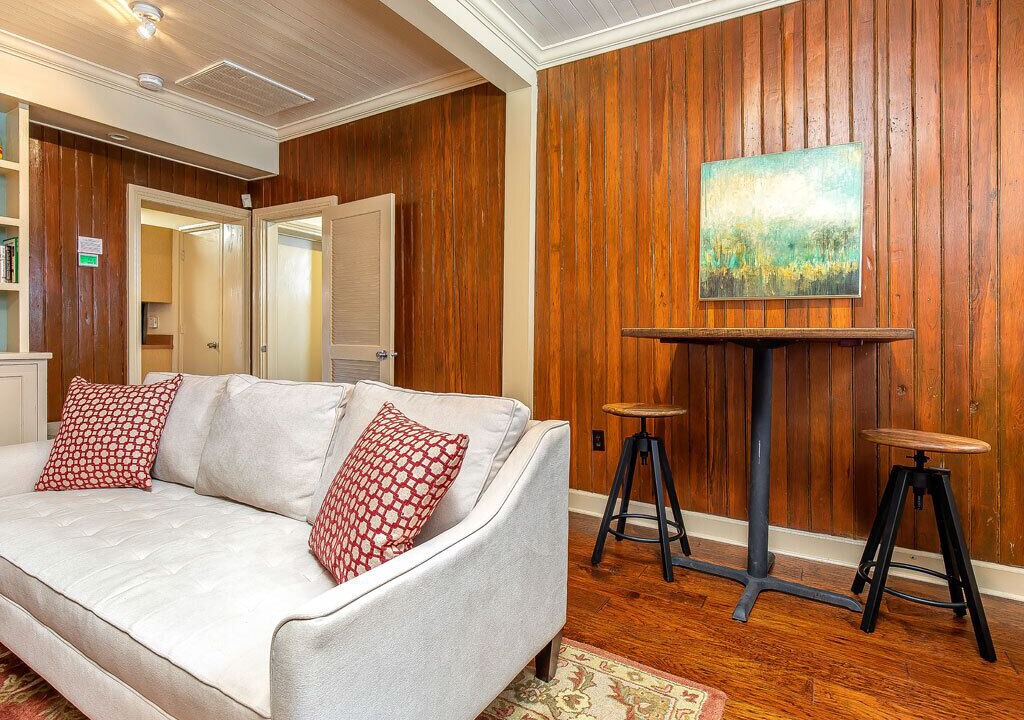 Photo of Livingroom in Old West Broad Neighborhood
