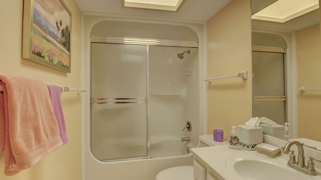 Photo of Bathroom in Shell Island